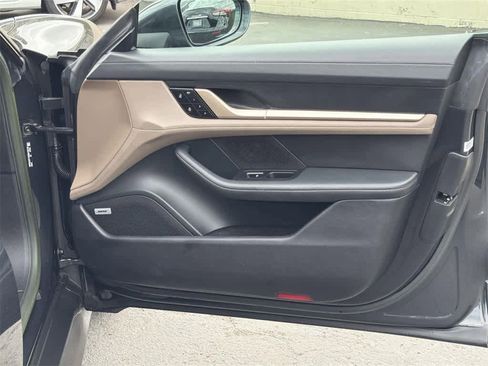 Used 2022 Porsche Taycan image 34