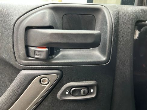 Used 2018 Jeep Wrangler Sport AWD/4WD image 30