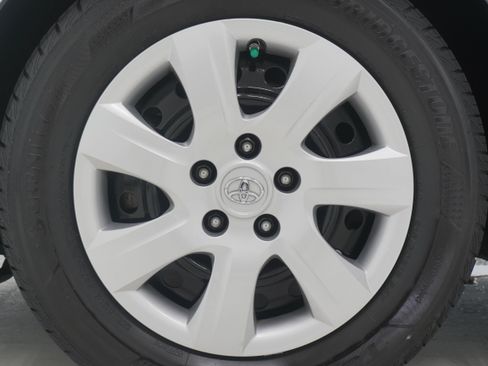 Used 2010 Toyota Camry LE FWD image 23
