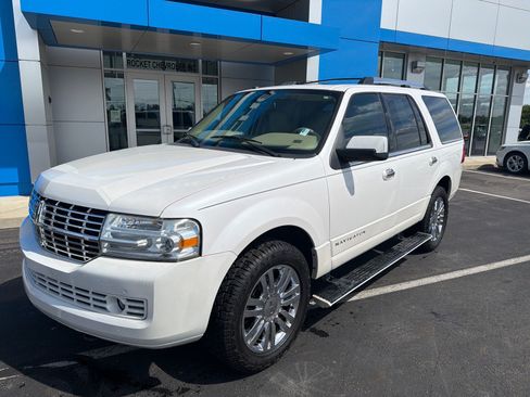 Used 2010 Lincoln Navigator 2WD image 8