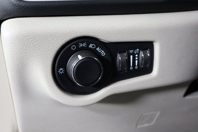 Used 2023 Chrysler Voyager LX FWD image 25