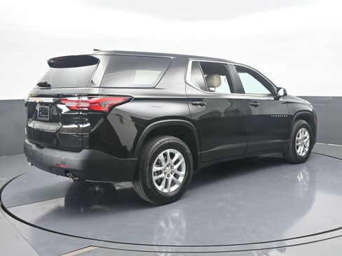 Used 2023 Chevrolet Traverse LS image 6