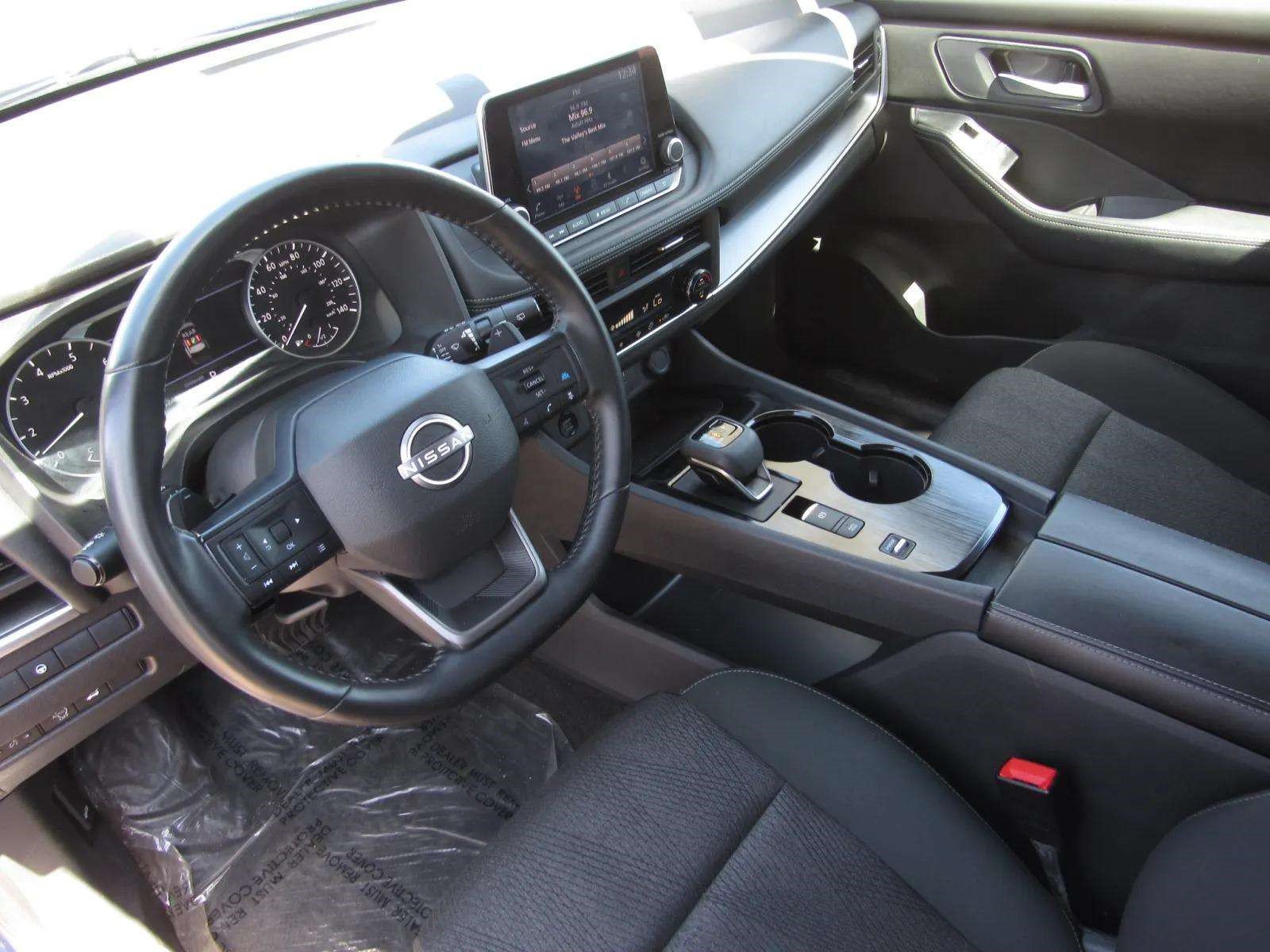 Used 2025 Nissan Rogue SV FWD image 16