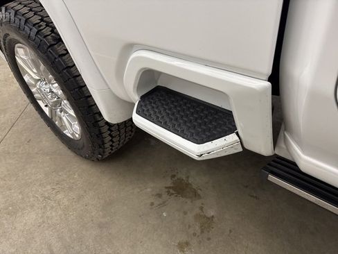 Used 2023 GMC Sierra 3500 Denali w/ Denali Ultimate Package image 28