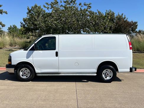 Used 2019 GMC Savana 2500 w/ Driver Convenience Package image 2