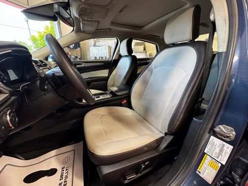 Used 2019 Ford Fusion SE w/ Equipment Group 151A FWD image 15