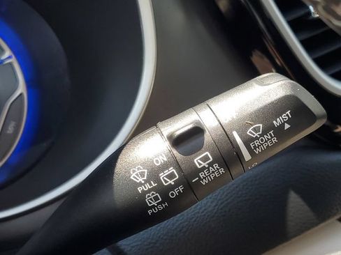 Used 2023 Chrysler Pacifica Touring-L FWD image 15
