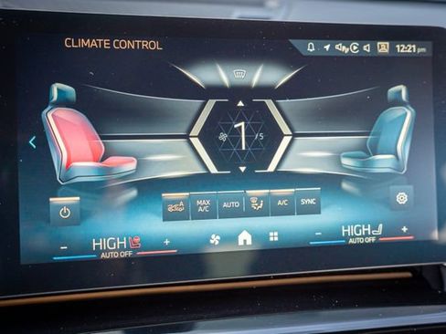 Used 2025 BMW X2 xDrive28i AWD/4WD image 23