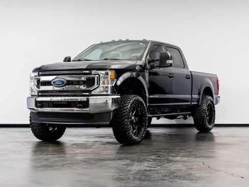 Used 2021 Ford F250 XLT w/ FX4 Off-Road Package image 7
