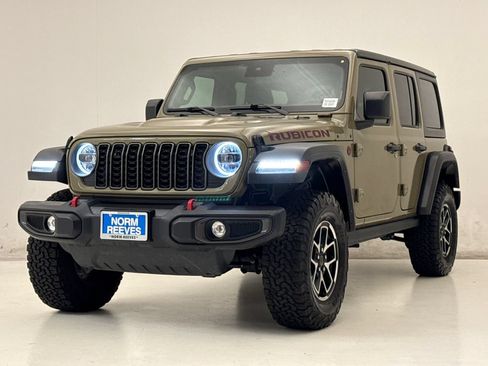 Used 2025 Jeep Wrangler Unlimited Rubicon w/ Convenience Group AWD/4WD image 2
