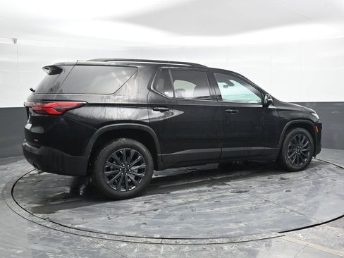 Used 2023 Chevrolet Traverse RS image 3