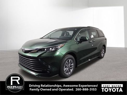 New 2026 Toyota Sienna XLE FWD image 2
