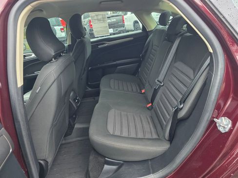 Used 2018 Ford Fusion SE w/ Fusion SE Technology Package image 10