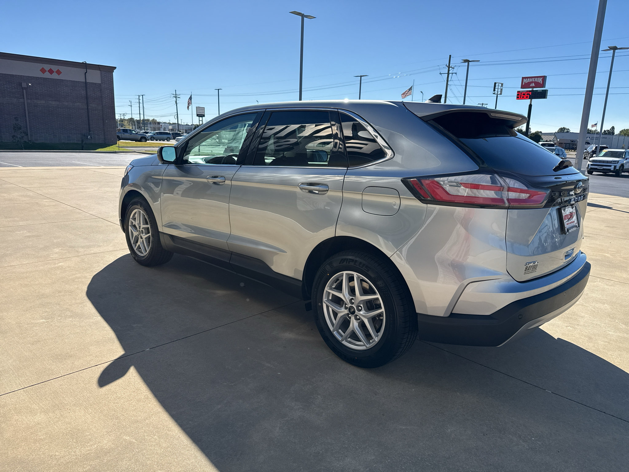 Used 2024 Ford Edge SEL AWD/4WD image 5