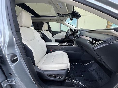 Certified 2025 Lexus RX 450h AWD w/ Luxury Package image 28