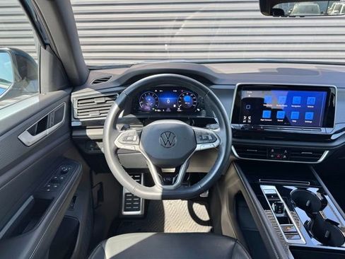 Used 2025 Volkswagen Atlas Cross Sport SEL R-Line AWD/4WD image 17