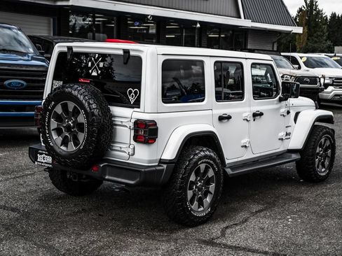 Used 2018 Jeep Wrangler Unlimited Sahara w/ Uconnect 4C Nav & Sound Group AWD/4WD image 11
