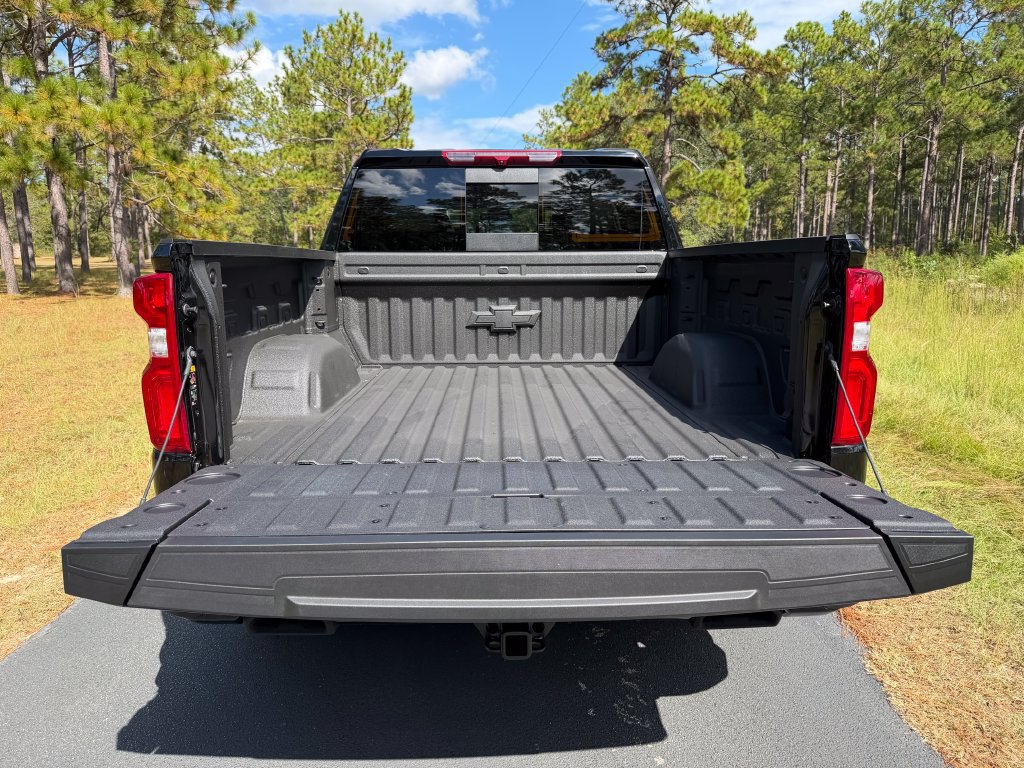 New 2026 Chevrolet Silverado 1500 RST w/ Redline Edition AWD/4WD image 6