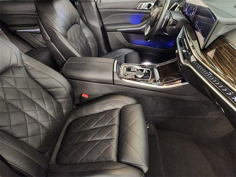 Used 2024 BMW X5 xDrive50e image 3