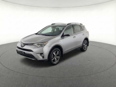 Used 2017 Toyota RAV4 XLE w/ Convenience Package image 1