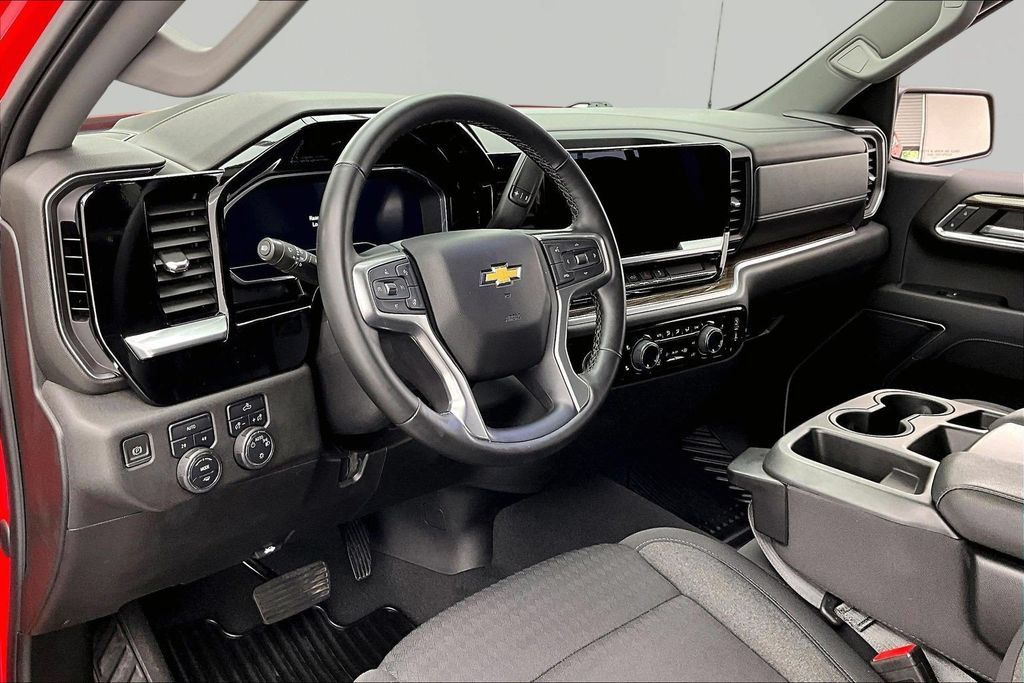 Used 2023 Chevrolet Silverado 1500 LT AWD/4WD image 14