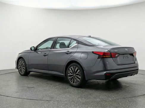 Used 2025 Nissan Altima 2.5 SV image 6