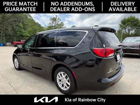 Used 2017 Chrysler Pacifica Touring FWD image 4