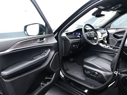 New 2026 Jeep Grand Cherokee L Limited AWD/4WD image 9