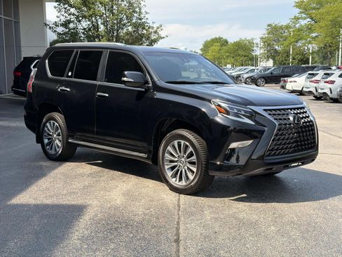Used 2023 Lexus GX 460 Luxury w/ Accessory Package AWD/4WD image 3