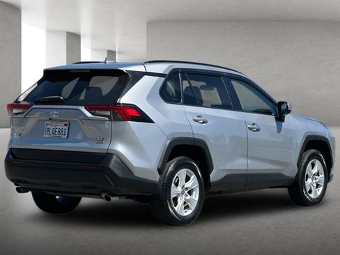 Used 2021 Toyota RAV4 XLE AWD/4WD image 9