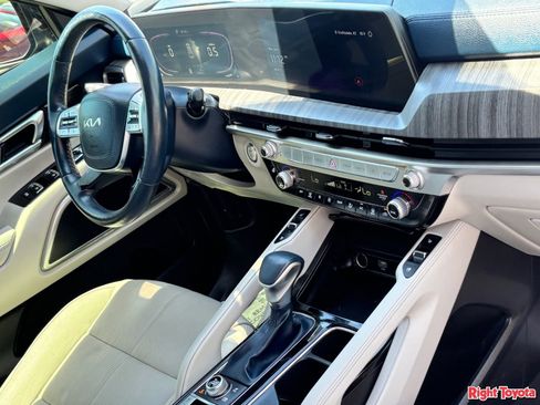 Used 2024 Kia Telluride EX w/ EX Captain's Chair Package AWD/4WD image 11