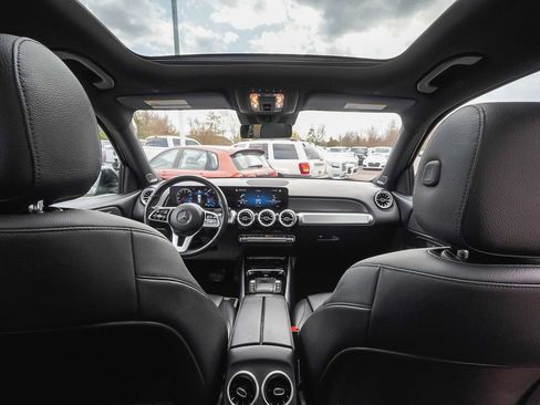 Used 2023 Mercedes-Benz GLB 250 4MATIC w/ Premium Package image 41
