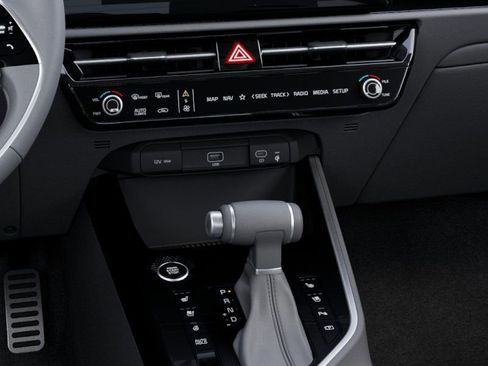 New 2025 Kia Niro SX Touring image 23