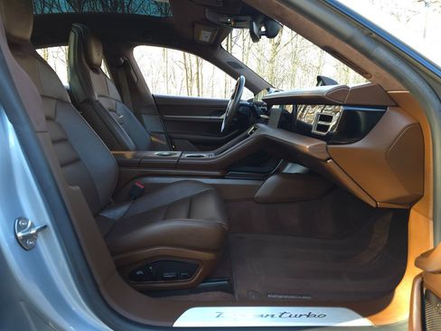 Used 2020 Porsche Taycan Turbo image 22