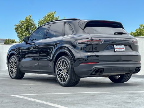 Used 2023 Porsche Cayenne Platinum Edition AWD/4WD image 3