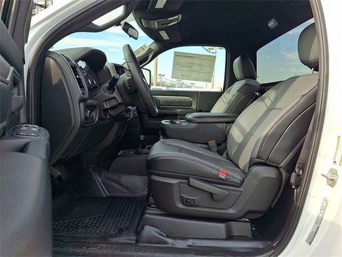 Used 2024 RAM 2500 Tradesman w/ Chrome Appearance Group image 13