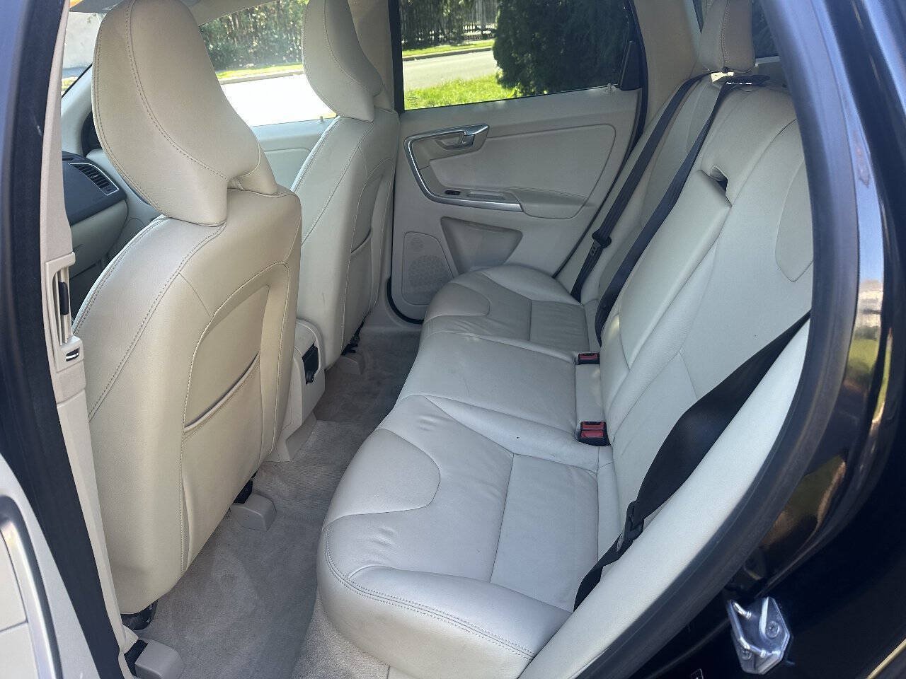 Used 2015 Volvo XC60 T5 AWD/4WD image 12