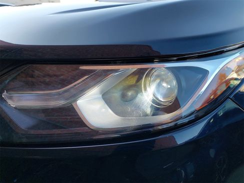 Used 2021 Chevrolet Equinox LT image 36