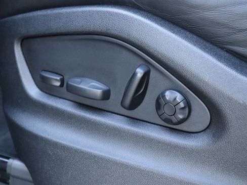 Used 2022 Porsche Cayenne Platinum Edition image 37