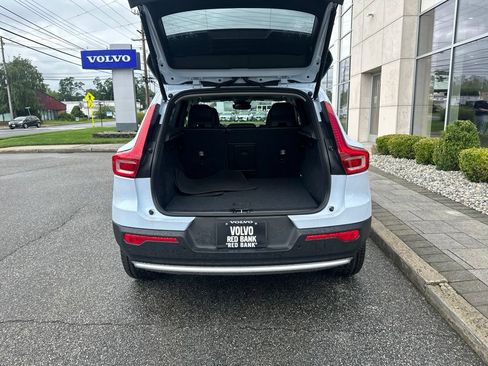 Used 2025 Volvo XC40 B5 Core AWD/4WD image 6