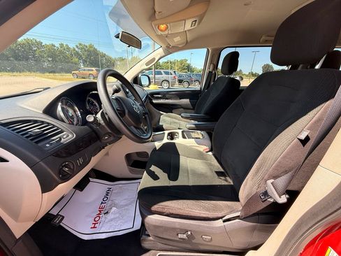 Used 2012 Dodge Grand Caravan SXT FWD image 11