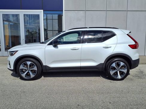 Used 2023 Volvo XC40 B5 Plus w/ Driver Assist Package AWD/4WD image 3