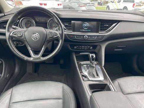 Used 2018 Buick Regal Essence w/ Sights and Sounds Package image 7