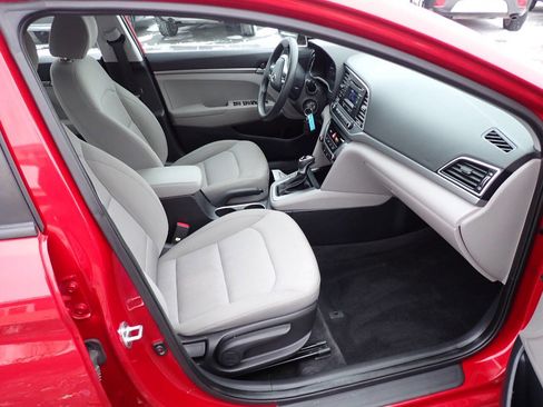 Used 2018 Hyundai Elantra SE image 9