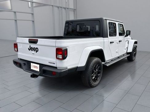 Used 2021 Jeep Gladiator Sport AWD/4WD image 2