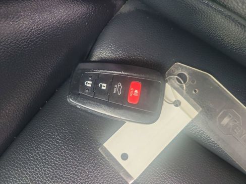 Used 2023 Toyota Highlander XLE image 37