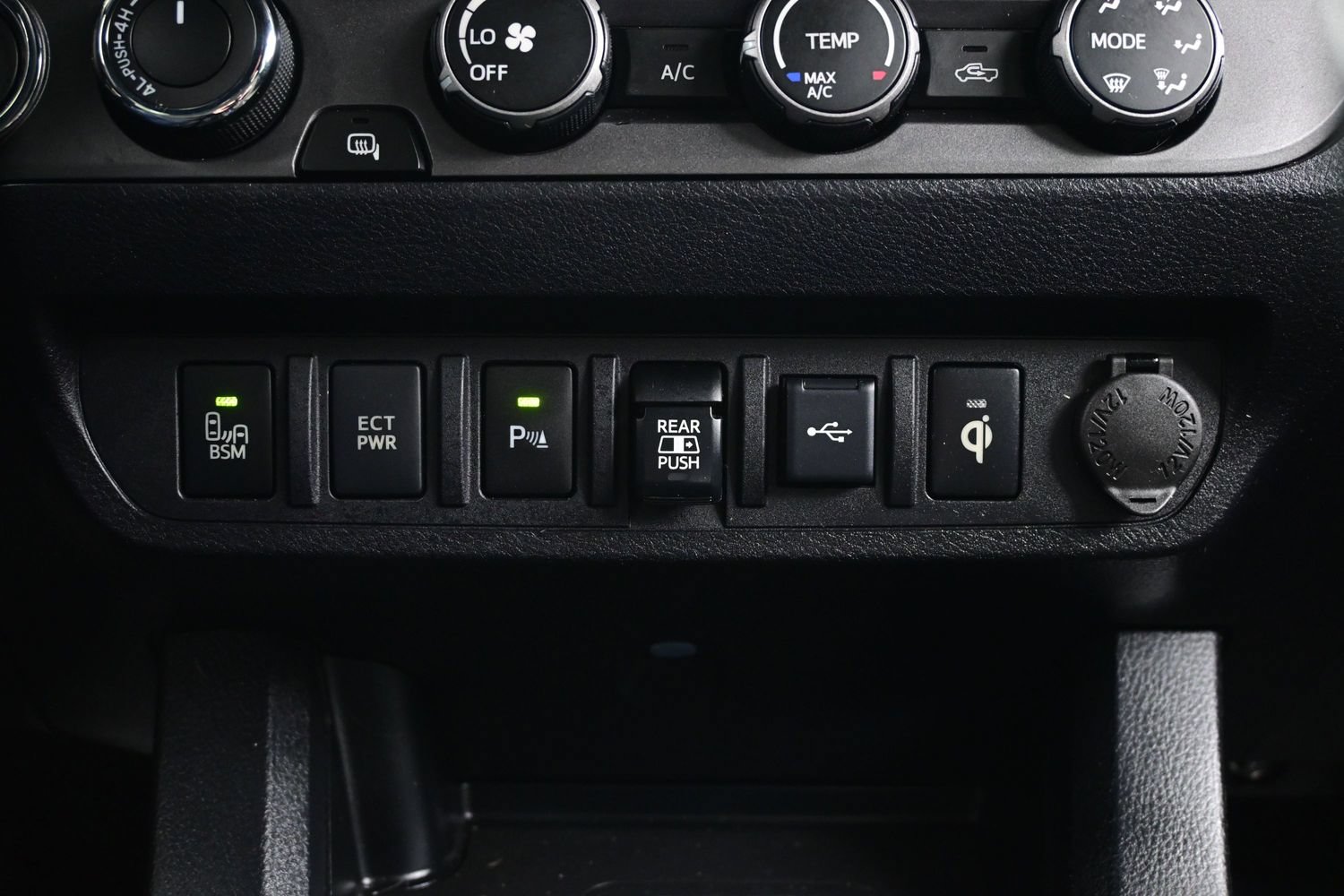 Used 2020 Toyota Tacoma TRD Off-Road w/ Technology Package AWD/4WD image 21