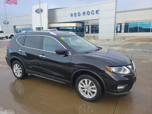 Used 2018 Nissan Rogue SV w/ Premium Package image 3