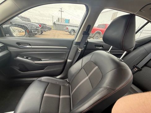 Used 2025 Nissan Altima 2.5 SR image 14