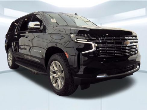 Used 2023 Chevrolet Suburban Premier RWD image 5